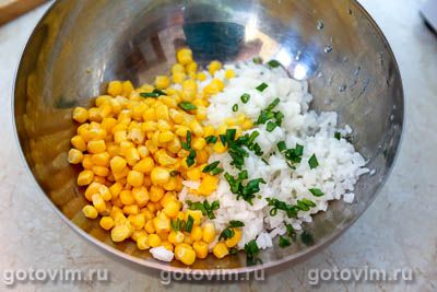 Рисовый салат с креветками, кукурузой и редисом Рисовый салат с креветками, кукурузой и редисом