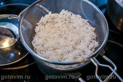 Рисовый салат с креветками, кукурузой и редисом Рисовый салат с креветками, кукурузой и редисом