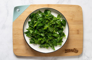 Суп со шпинатом и зеленым горошком