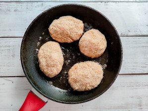 Котлеты с перепелиным яйцом внутри Котлеты с перепелиным яйцом внутри
