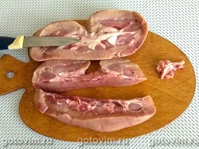 Почки свиные, тушенные с солеными огурцами Почки свиные, тушенные с солеными огурцами
