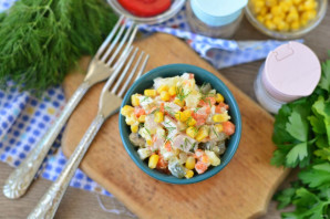 Салат с бужениной и кукурузой