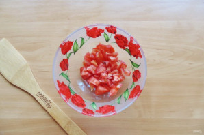 Салат с перепелиными яйцами и крабовыми палочками Салат с перепелиными яйцами и крабовыми палочками