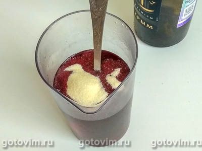 Десерт из красной смородины в желе из вина Десерт из красной смородины в желе из вина
