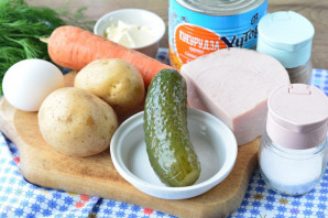 Салат с бужениной и кукурузой