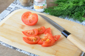 Салат с картошкой фри и колбасой Салат с картошкой фри и колбасой