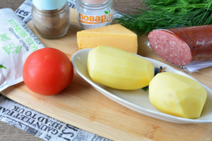 Салат с картошкой фри и колбасой Салат с картошкой фри и колбасой