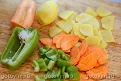 Колбаски для жарки с овощами и сыром на шпажках Колбаски для жарки с овощами и сыром на шпажках