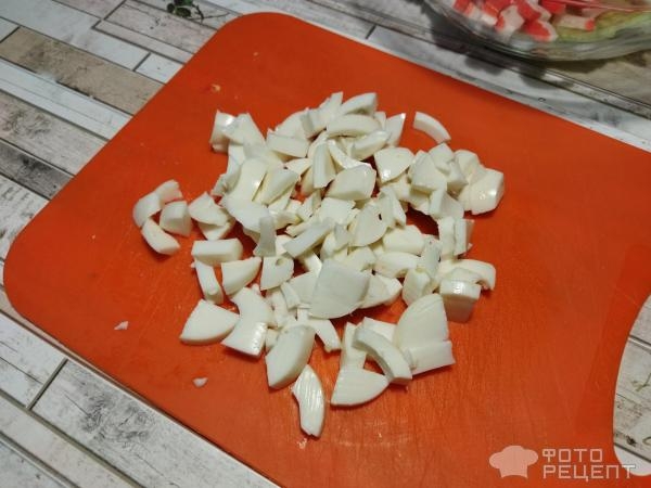 Рецепт: Легкий салат с крабовыми палочками - с добавлением сельдерея Рецепт: Легкий салат с крабовыми палочками - с добавлением сельдерея