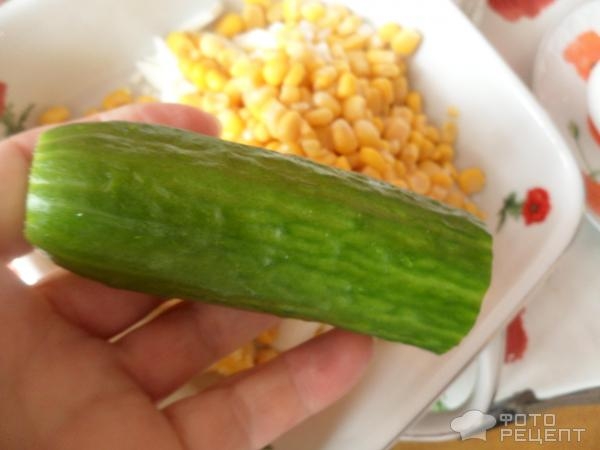 Рецепт: Салат из огурца с яйцом и кукурузой - заправленный майонезом Рецепт: Салат из огурца с яйцом и кукурузой - заправленный майонезом
