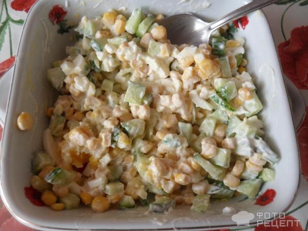 Рецепт: Салат из огурца с яйцом и кукурузой - заправленный майонезом Рецепт: Салат из огурца с яйцом и кукурузой - заправленный майонезом