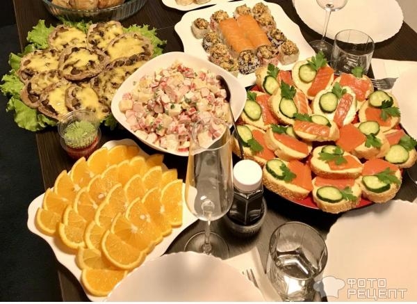 Рецепт: Салат "Крабовые палочки с ананасами" - с сыром Рецепт: Салат "Крабовые палочки с ананасами" - с сыром