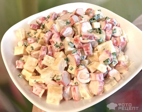 Рецепт: Салат "Крабовые палочки с ананасами" - с сыром Рецепт: Салат "Крабовые палочки с ананасами" - с сыром