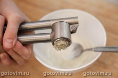 Салат из редиски с сыром, яйцом и зеленым горошком Салат из редиски с сыром, яйцом и зеленым горошком