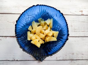 Салат с грецкими орехами и колбасой Салат с грецкими орехами и колбасой