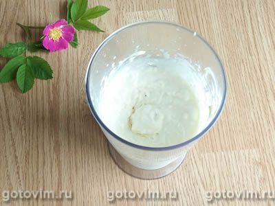 Творожный десерт с жимолостью и кокосовой стружкой