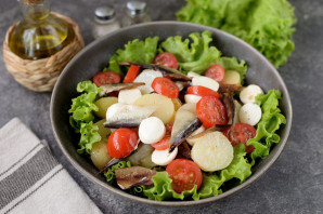 Салат с копченой салакой Салат с копченой салакой