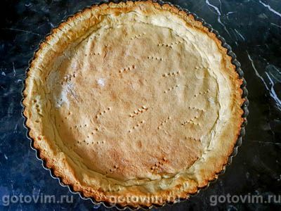 Песочный пирог с заварным кремом и консервированными абрикосами Песочный пирог с заварным кремом и консервированными абрикосами