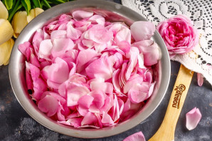 Джем из лепестков роз