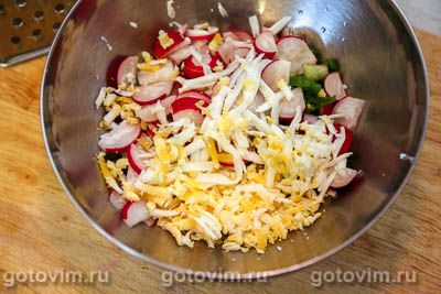 Салат из редиски с сыром, яйцом и зеленым горошком Салат из редиски с сыром, яйцом и зеленым горошком