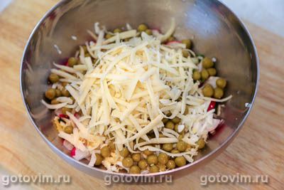 Салат из редиски с сыром, яйцом и зеленым горошком Салат из редиски с сыром, яйцом и зеленым горошком
