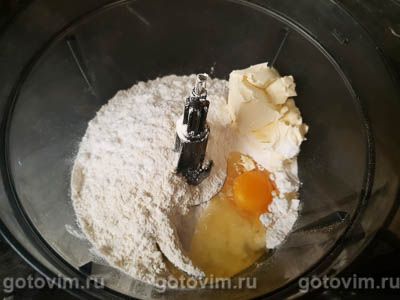 Песочный пирог с заварным кремом и консервированными абрикосами Песочный пирог с заварным кремом и консервированными абрикосами