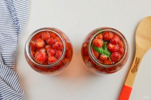 Клубничный компот на зиму