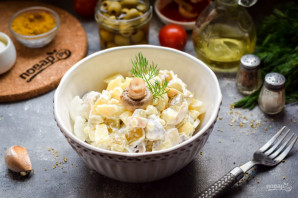 Салат с солеными грибами и картофелем Салат с солеными грибами и картофелем