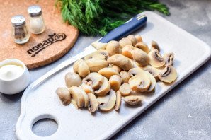 Салат с солеными грибами и картофелем Салат с солеными грибами и картофелем