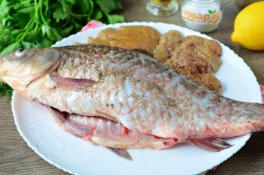 Жареный карась в сухарях