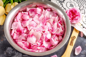 Джем из лепестков роз