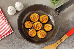 Пирамидки из баклажанов