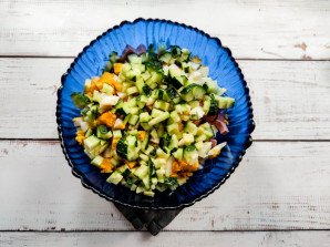 Салат с грецкими орехами и колбасой Салат с грецкими орехами и колбасой