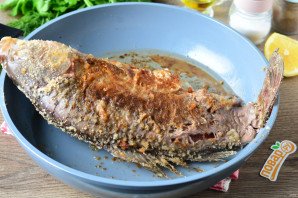 Жареный карась в сухарях