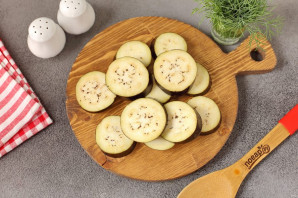 Пирамидки из баклажанов