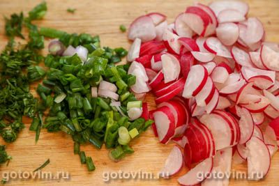 Салат из редиски с сыром, яйцом и зеленым горошком Салат из редиски с сыром, яйцом и зеленым горошком