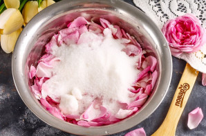 Джем из лепестков роз