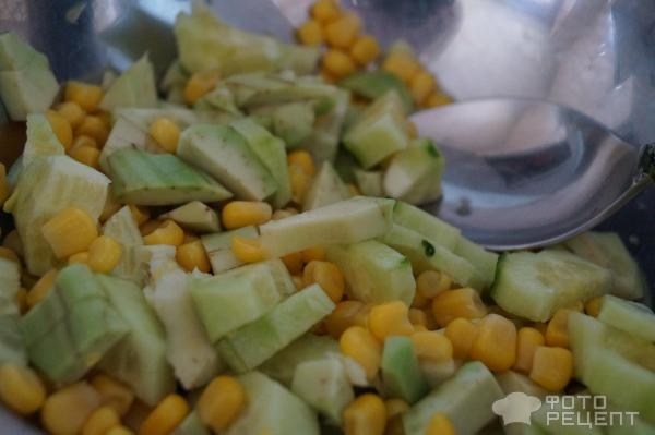 Рецепт: Салат с кукурузой - И с любимым авокадо. Рецепт: Салат с кукурузой - И с любимым авокадо.