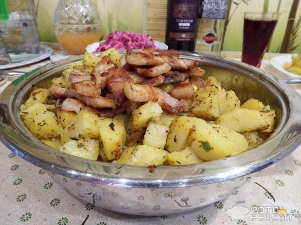 Рецепт: Жареная свиная грудинка с картошкой и луком - вкусно и по-домашнему Рецепт: Жареная свиная грудинка с картошкой и луком - вкусно и по-домашнему