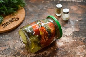 Салат с огурцами и помидорами на зиму Салат с огурцами и помидорами на зиму