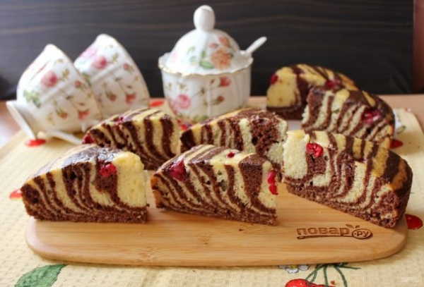 Пирог «Зебра» с вишней post thumbnail image