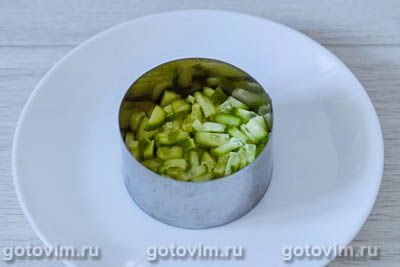 Нежный слоеный салат из авокадо с огурцом, сельдереем и апельсинами Нежный слоеный салат из авокадо с огурцом, сельдереем и апельсинами