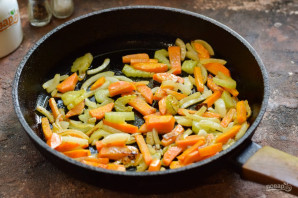 Куриная печень с сельдереем Куриная печень с сельдереем