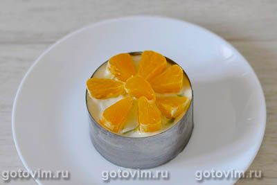 Нежный слоеный салат из авокадо с огурцом, сельдереем и апельсинами Нежный слоеный салат из авокадо с огурцом, сельдереем и апельсинами