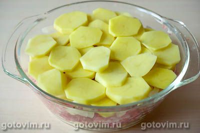 Картофельная запеканка с фаршем, помидорами и молочной заливкой Картофельная запеканка с фаршем, помидорами и молочной заливкой