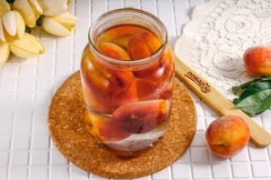 Компот из персиков с косточкой на зиму Компот из персиков с косточкой на зиму