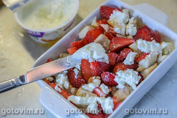 Хлебная запеканка с клубникой и творожным сыром Хлебная запеканка с клубникой и творожным сыром