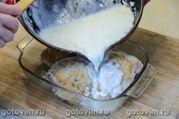 Куриные бедра, запеченные в чесночно-сливочном соусе Куриные бедра, запеченные в чесночно-сливочном соусе