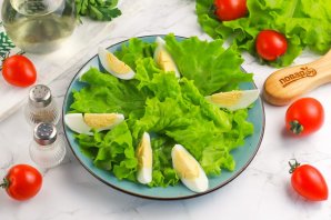 Салат с копченой треской и авокадо Салат с копченой треской и авокадо