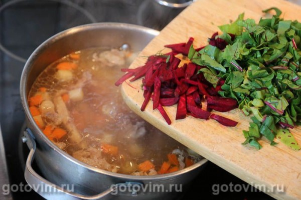 Ботвинник с мясом (суп с говядиной и свекольной ботвой) Ботвинник с мясом (суп с говядиной и свекольной ботвой)